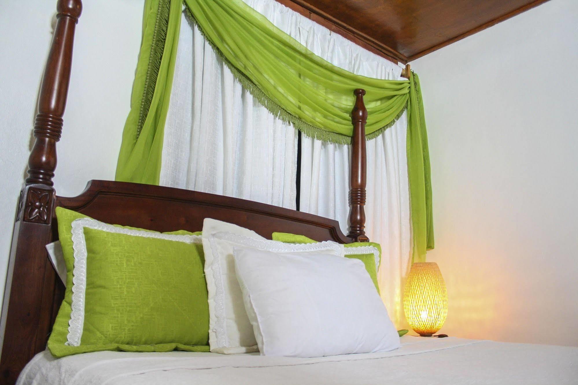 Hotel Sea Breeze Paraiso  Exterior photo